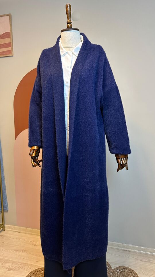 Lacivert Uzun Peluş Hırka – Oversize Kışlık Tesettür Kombin