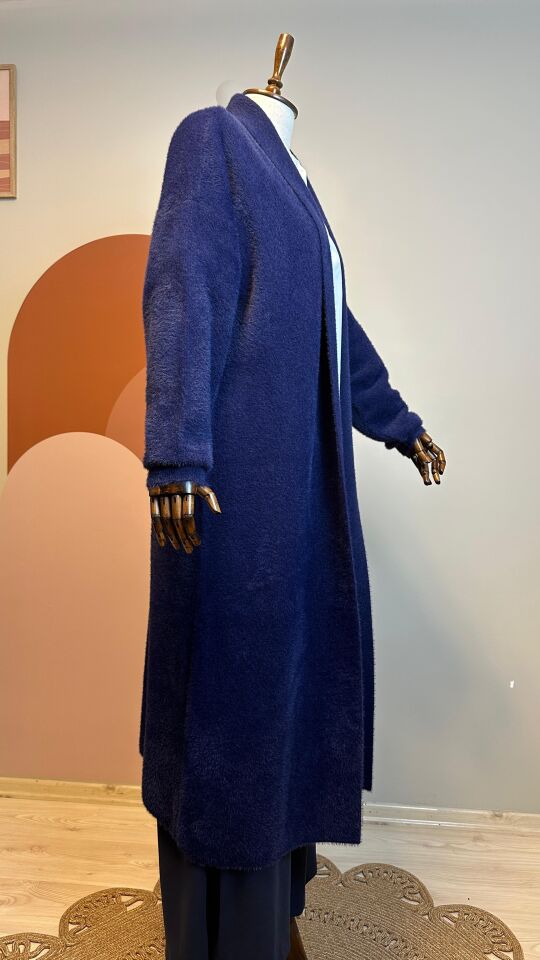 Lacivert Uzun Peluş Hırka – Oversize Kışlık Tesettür Kombin