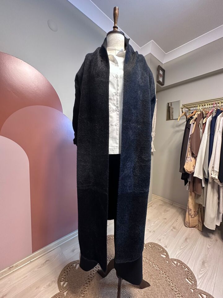 Lacivert Uzun Peluş Hırka – Oversize Kışlık Tesettür Kombin