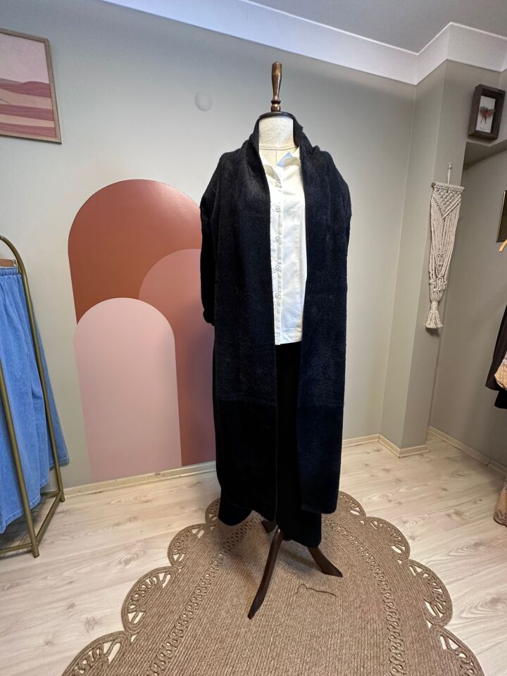 Lacivert Uzun Peluş Hırka – Oversize Kışlık Tesettür Kombin
