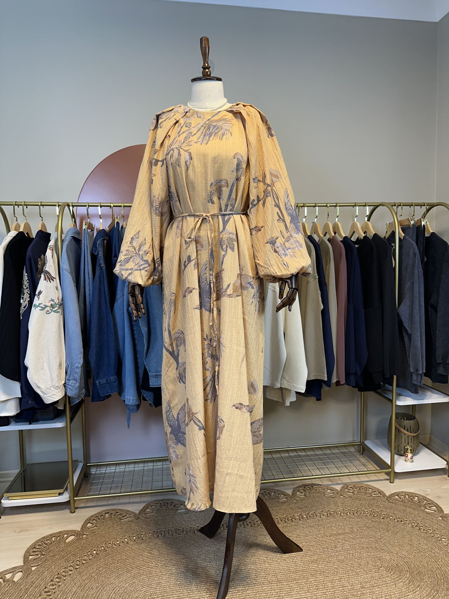 Gofre Dokulu Botanik Desenli Maxi Elbise