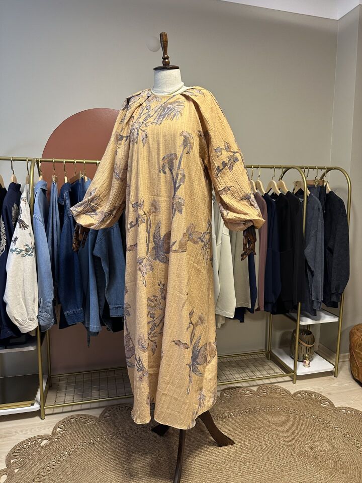 Gofre Dokulu Botanik Desenli Maxi Elbise